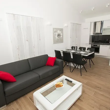 Lct Laura Apartment Omis