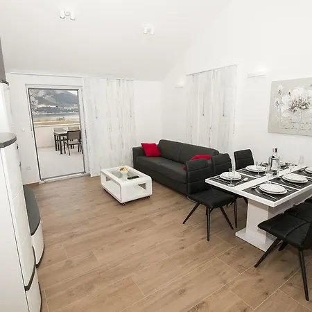 Lct Laura Apartment
