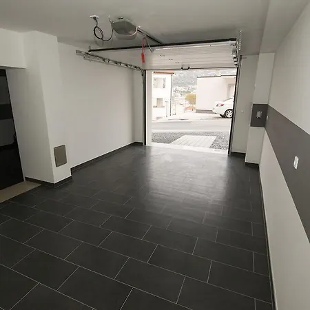 Lct Laura Apartment